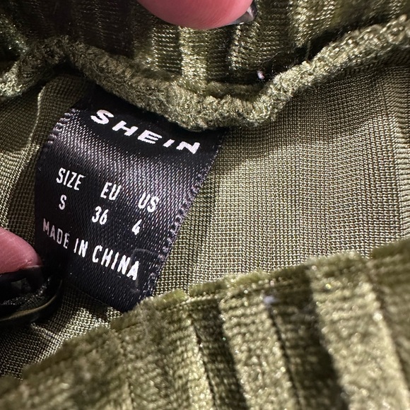 Olive Green Pleated Velvet Midi pant - Picture 6 of 6